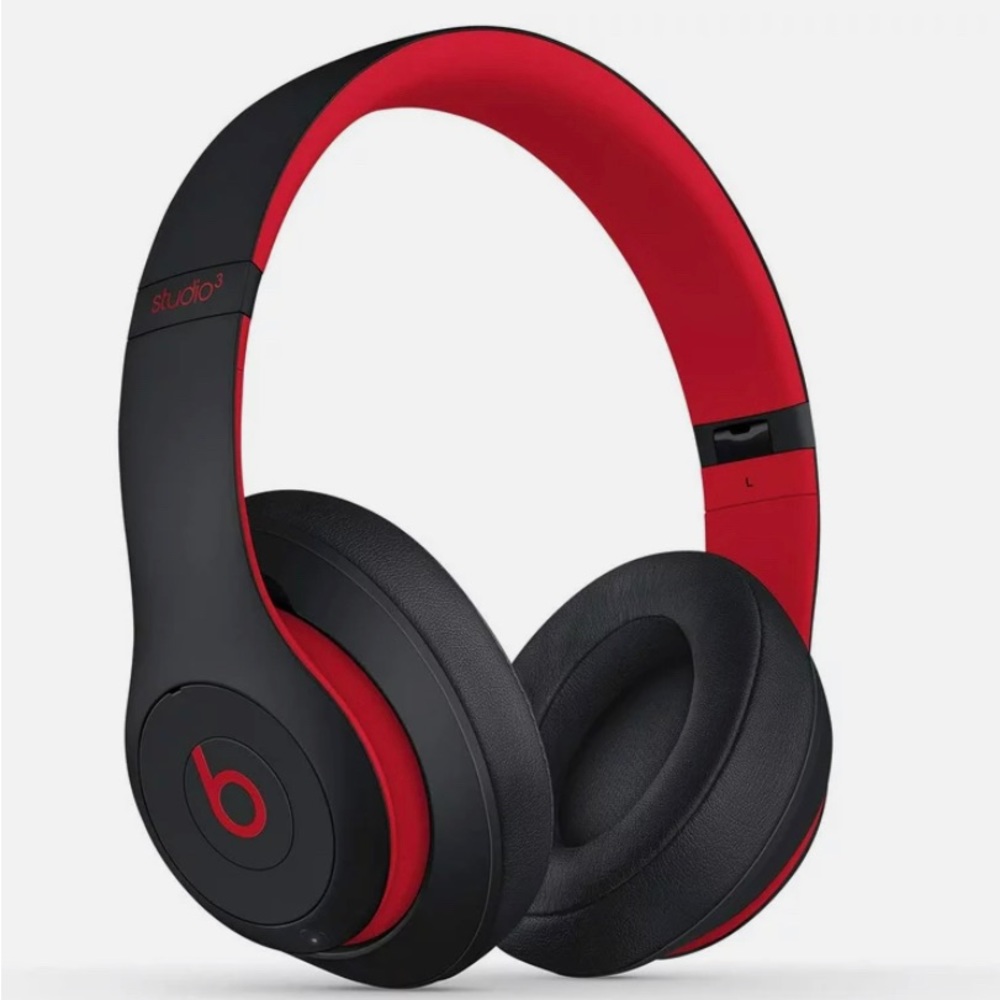 BeatsStudio 3 Wireless Headphones Defiant Black/Red NEW